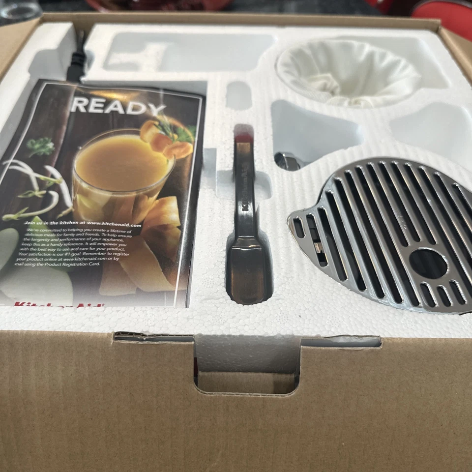 KitchenAid Maximum Extraction Slow Juicer WHITE Model KVJ0111WH - Image 3 of 4