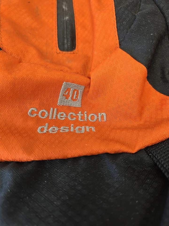 Mochila Salty The North Face 40L Senderismo Camping Negra/Naranja Foto 2 de 4