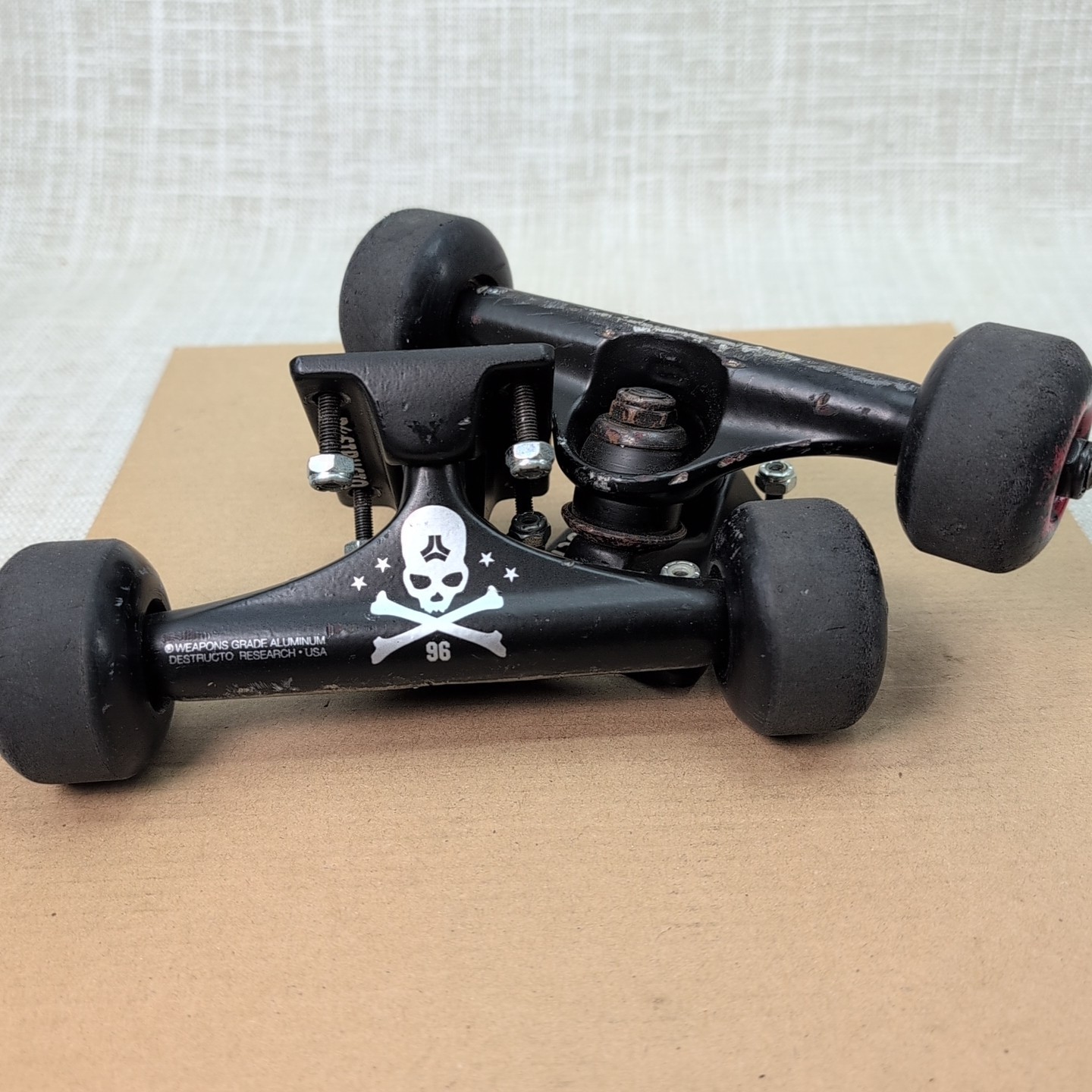 Trucks -d1  Mid  Resistance 96 - 9.5" Axel-reds Bones Balls