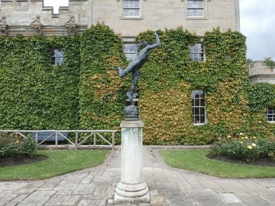 Foto 6x4 Statue des Eros, Etagen Schlossgarten Kelso um 2015