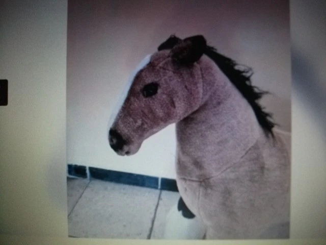 Spielzeug Pferd zum Reiten - Bild 4 von 4