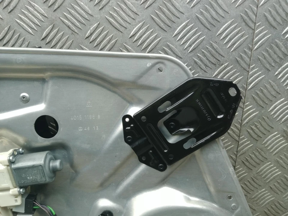 MERCEDES C CLASS DOOR WINDOW REGULATOR LEFT COUPE A2047202979 C204 2007 - 15 - Image 4 of 4