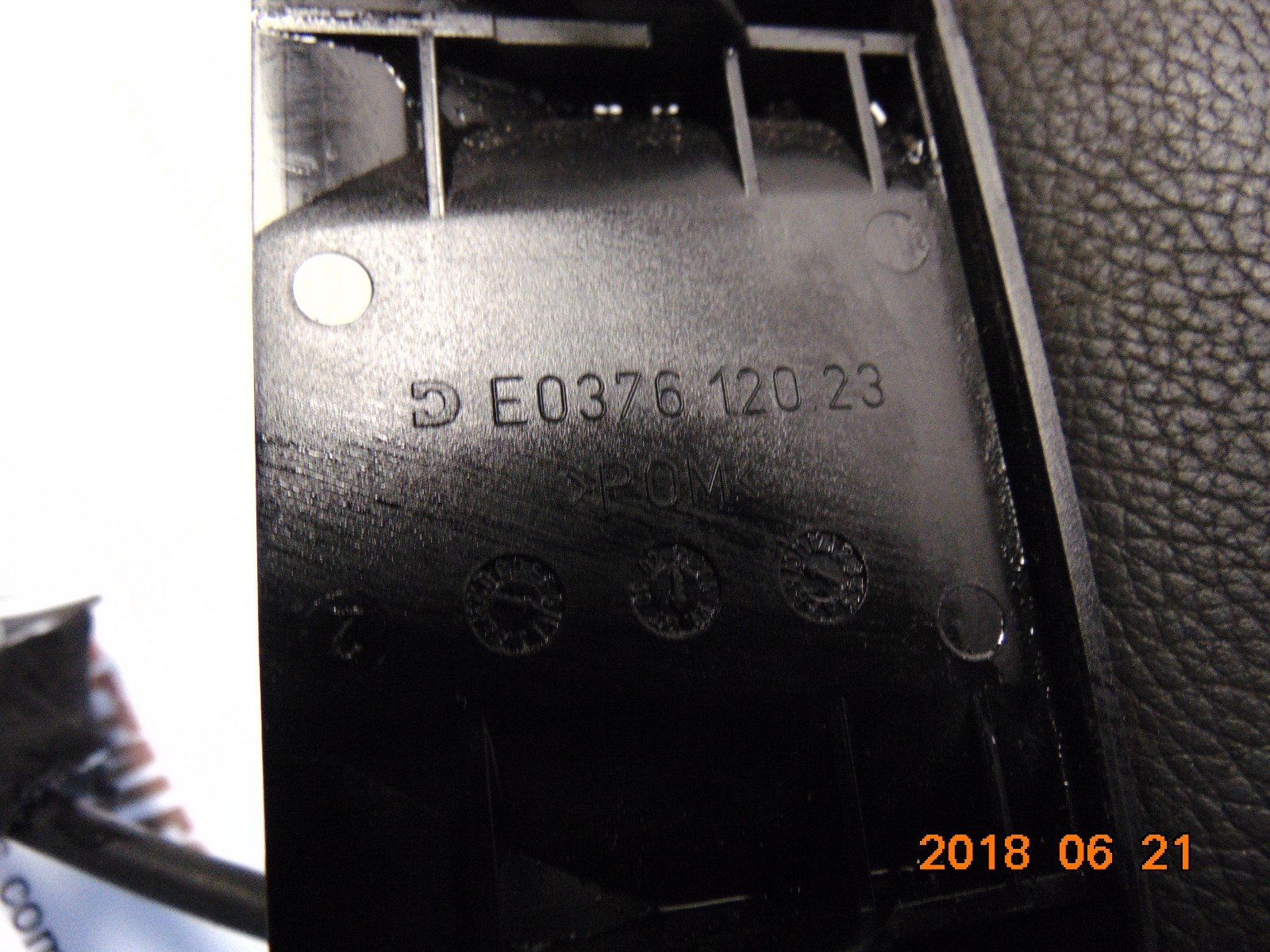 Mercedes CClass W203 center console armrest lid storage E037612023