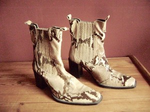 botines serpiente