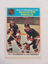 1975-76 TOPPS HOCKEY TRADING CARD #4 ISLANDERS VS PITTSBURGH STANLEY CUP