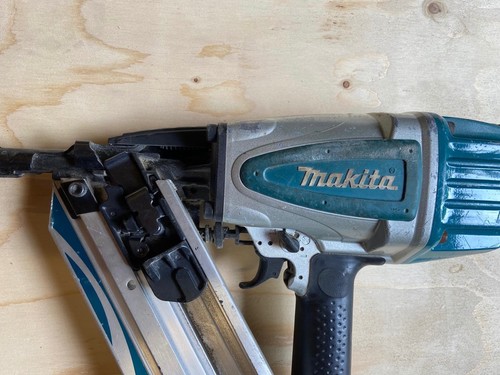 Makita AN943 Air Framing Nailer - Picture 3 of 4
