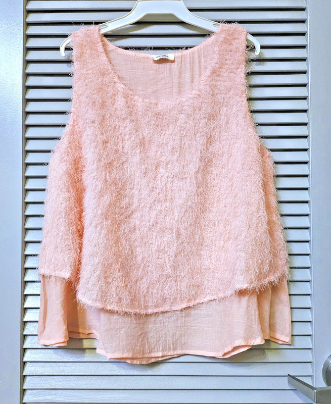peach pink furry layer slevless top L urban outfitters earrings