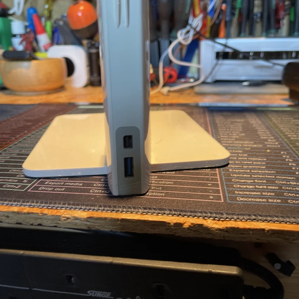 Henge Docks Vertical Docking Station for 13" MacBook Air, version B, HD02VB13MBA - Image 3 of 4