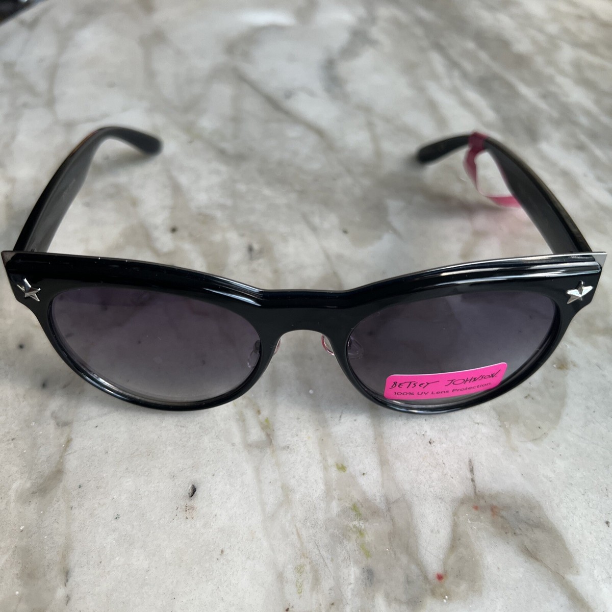 Betsey Johnson Black and Pink Cat-Eye Sunglasses Betsey Johnson Sliding Heart Sunglasses Black Pink Coral  main image 3