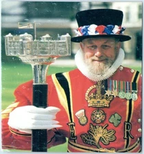 Postcard - Beefeaters at the Tower of London, England