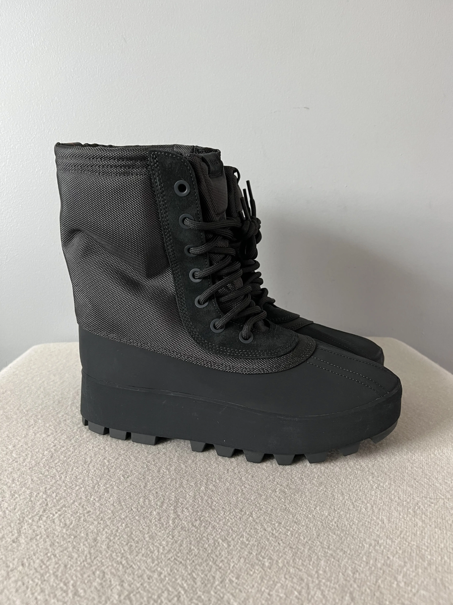 black yeezy 950