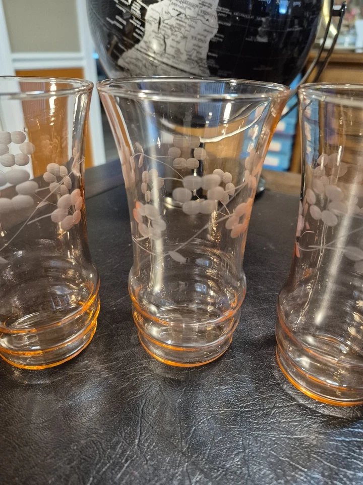 Vaso de agua vintage rosa MacBeth Evans flores grabadas 5,5" de alto excelente estado Foto 2 de 3