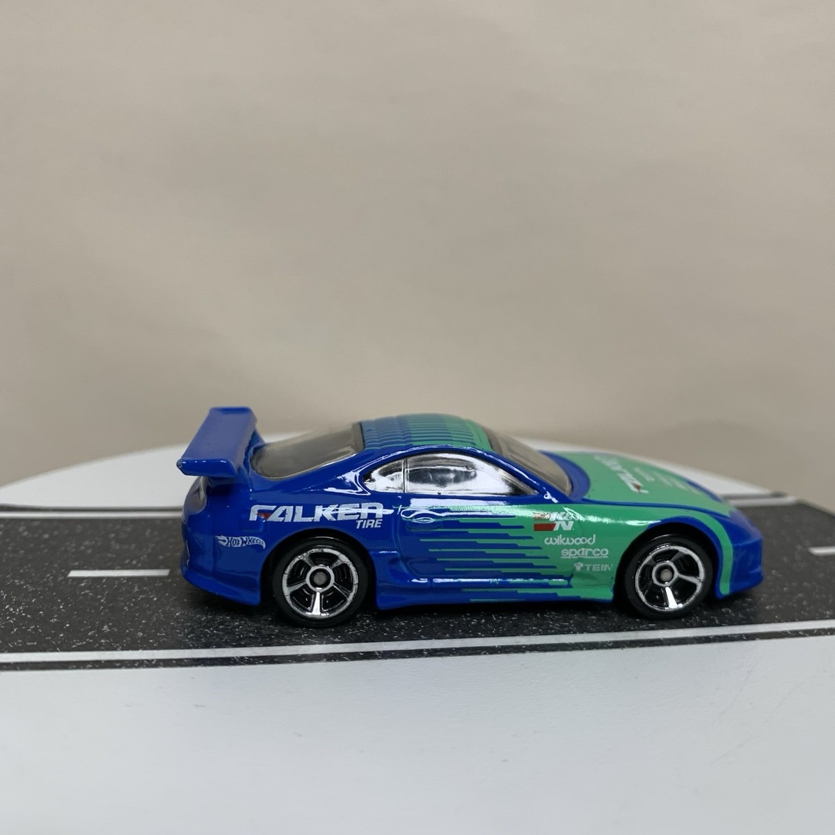 ウルトラセブン　ピニア 2014 Hot Wheels HW City 22/250 Toyota Supra Turbo MK4 A80 Falken