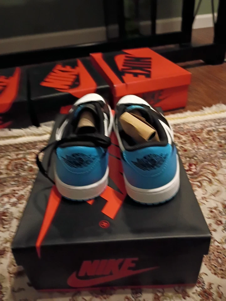 Talla 8.5 - Air Jordan 1 Retro OG Bajo UNC Foto 4 de 4