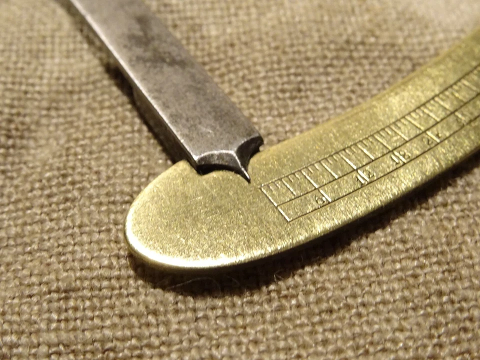 Outil ancien de mesure calibre compas  horloger - Photo 4/4