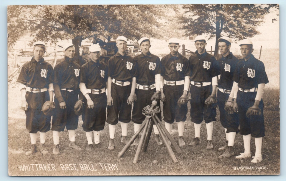 Equipo de béisbol RPPC Whittaker uniforme murciélagos jugadores foto real postal Foto 2 de 3