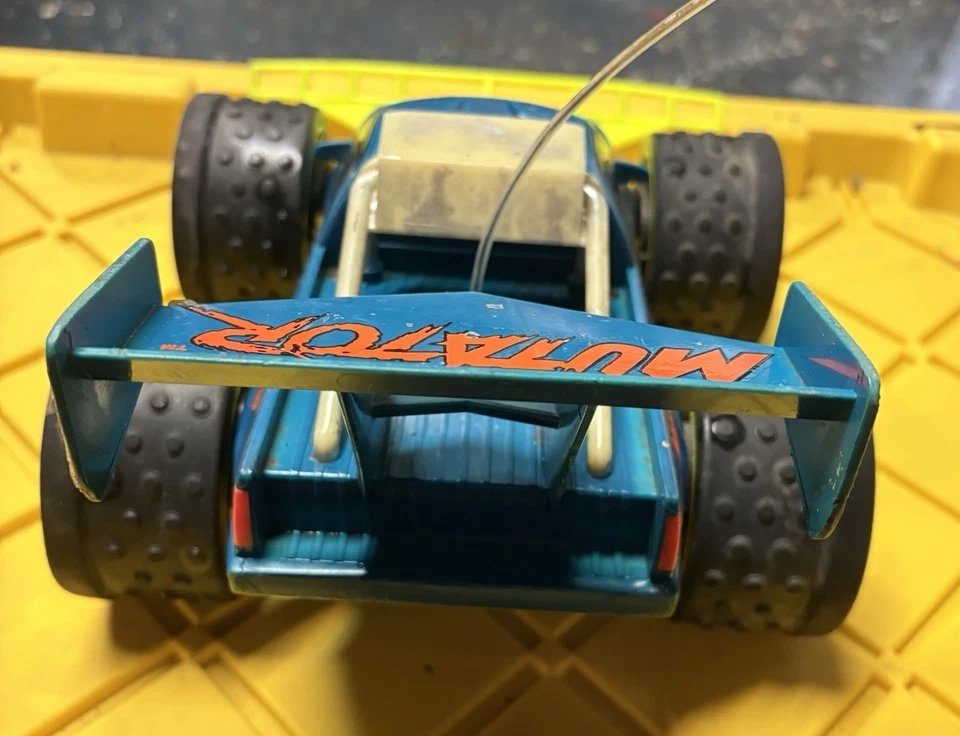 TYCO RC Mutator 9.6V Radio Controlled 4x4 Truck Untested No Remote Or Battery - Image 4 of 4