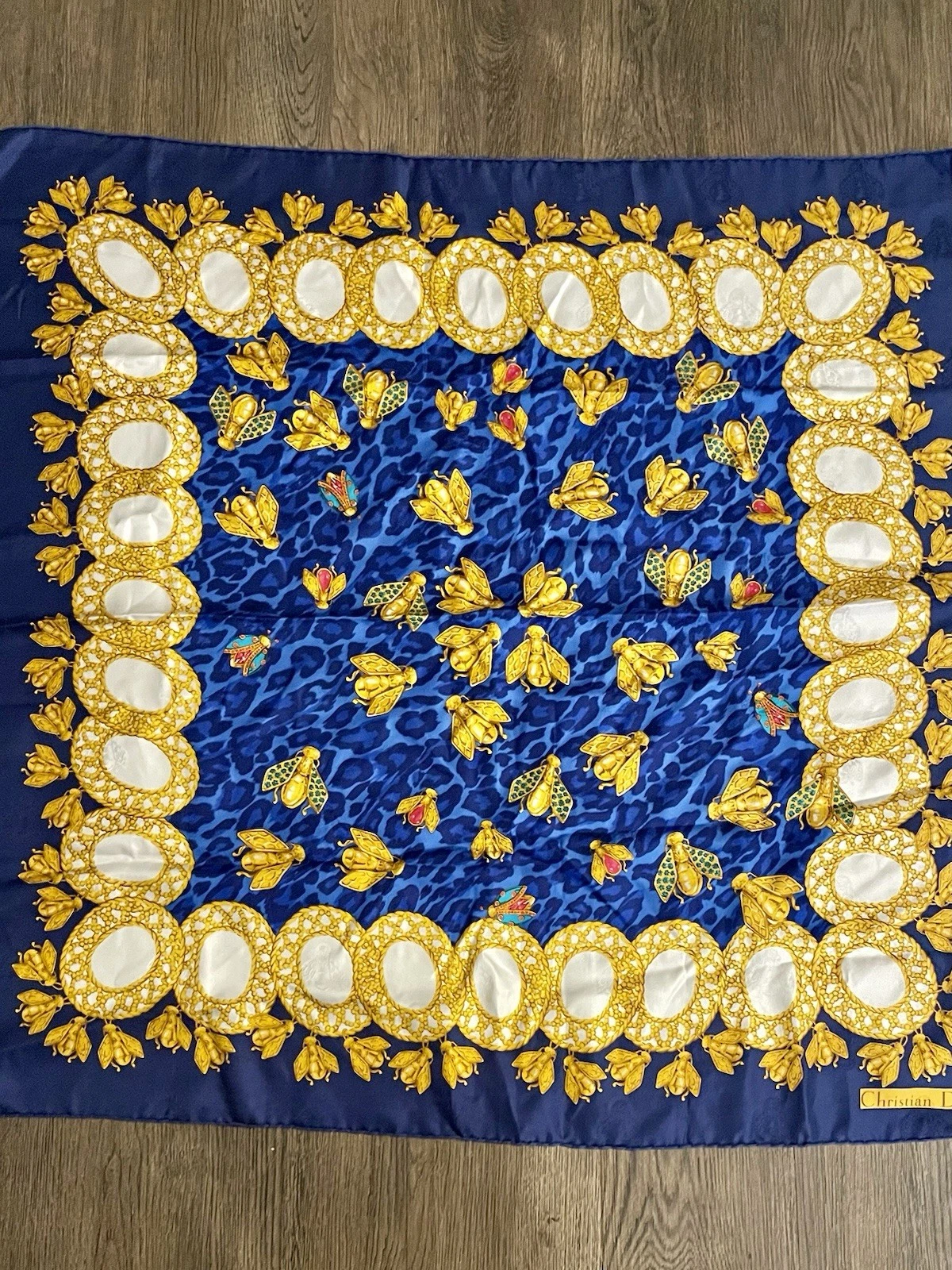 Christian Dior foulard en soie bleu royal bijou or jaune abeilles breloques superbe !