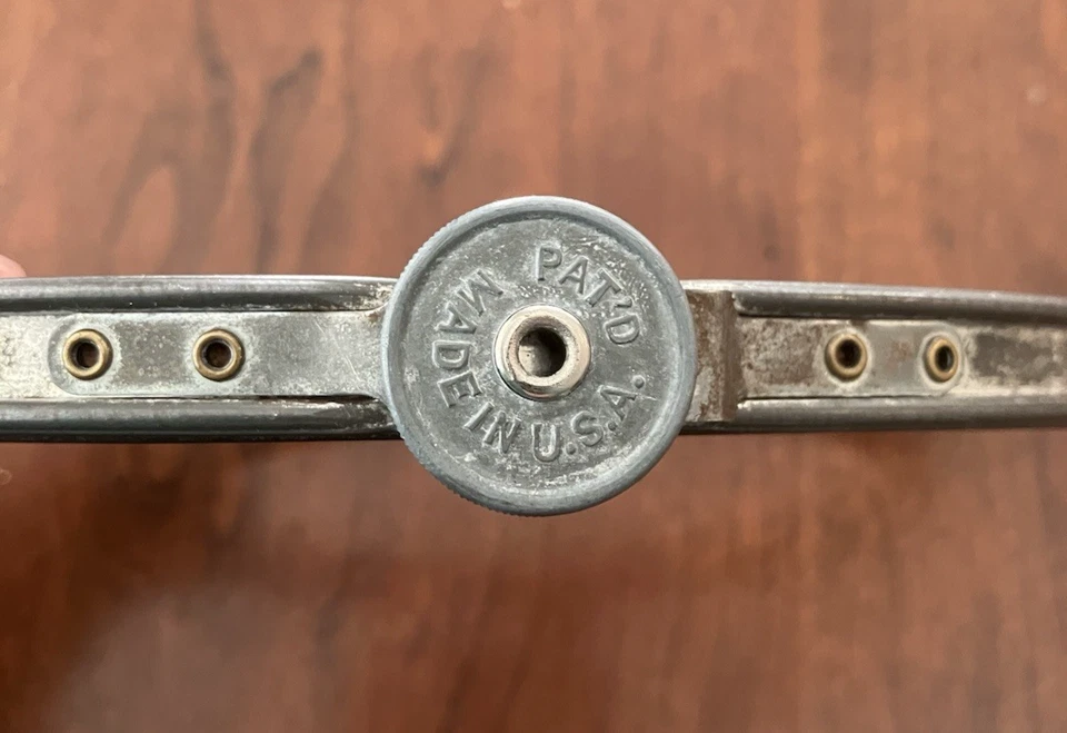 Vintage QUEEN 6" x 4" Oval METAL Embroidery Hoop with Pat'd Tension Wheel - Image 4 of 4