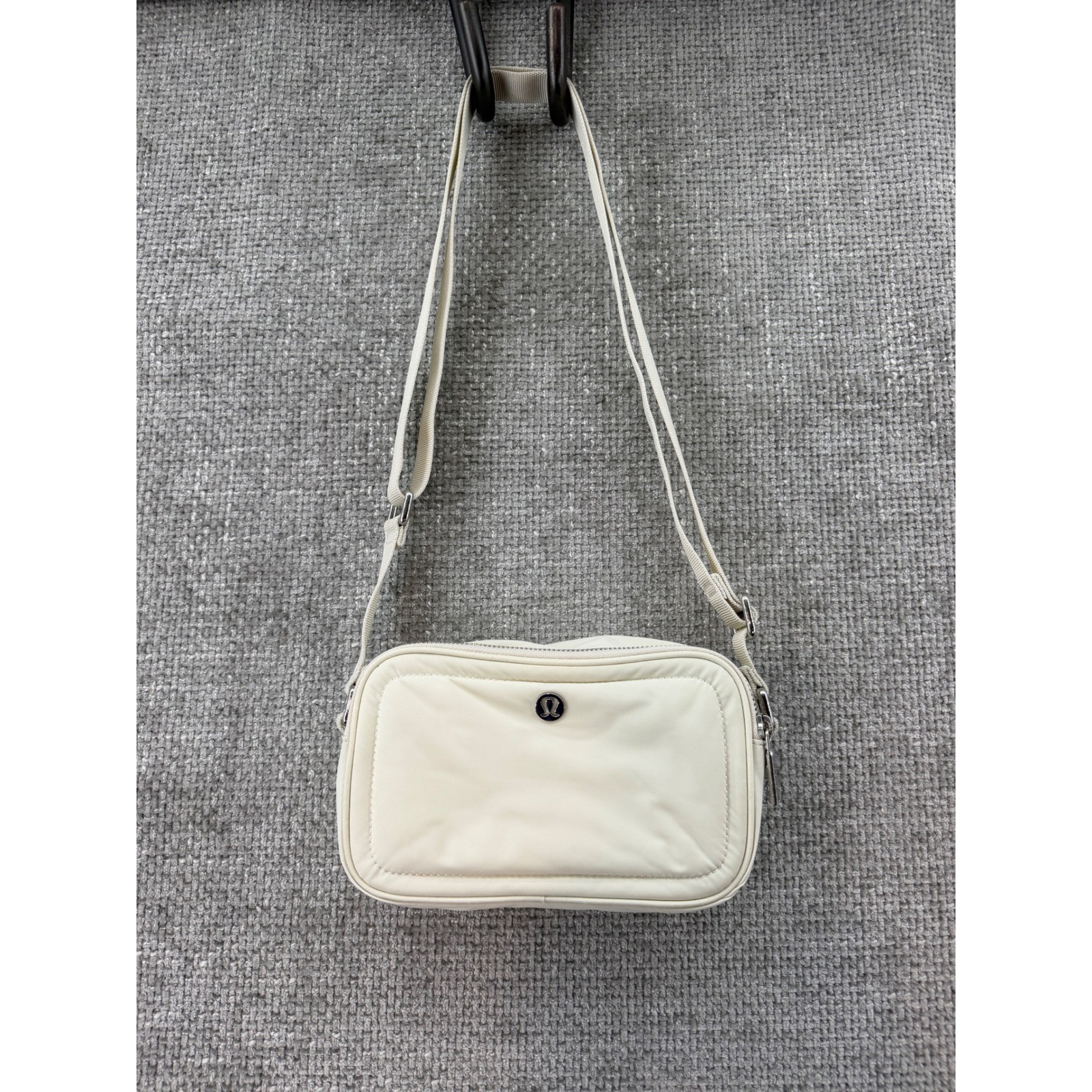 Lululemon Everywhere Crossbody Bag Women 2L White Excellent Recycled Nylon 2-Zip