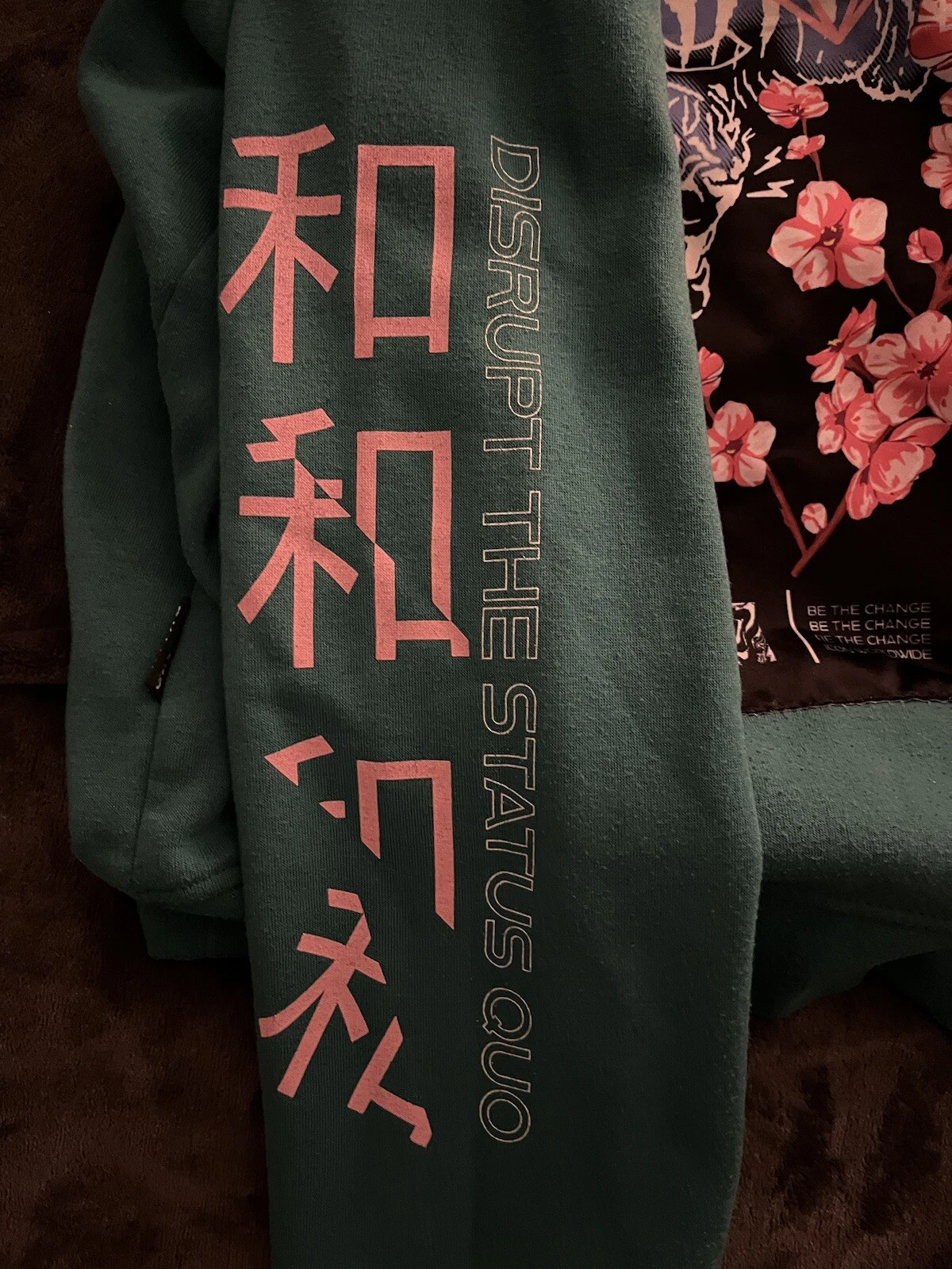 VETEMENTS Felpa con cappuccio Brooklyn Cloth Uomo Verde Be The Change Disrupt The Status Quo M