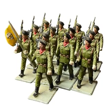 Desfile de 13 soldados de Paracaidistas de goma marca Soldis, Gomarasa.