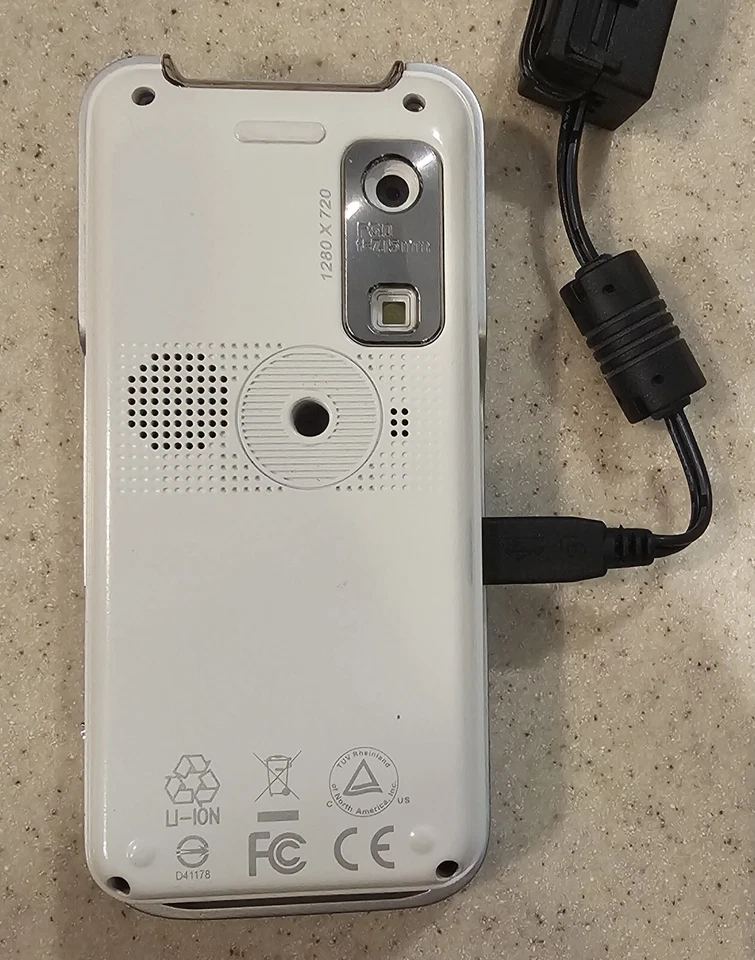 3M Camcorder Projector Shoot N Share CP40  V5R, Cables, Case, Adaptor, Works - Image 2 of 4