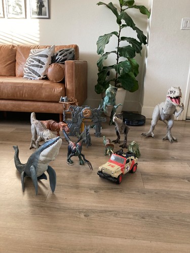 Dinosaur sale toys Variety of Dinos including a decorative wall from Jurassic Pa