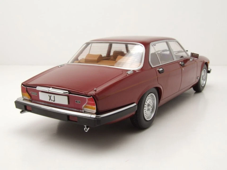 Jaguar XJ Series III 1979 dunkelrot Modellauto 1:18 MCG - Bild 2 von 4