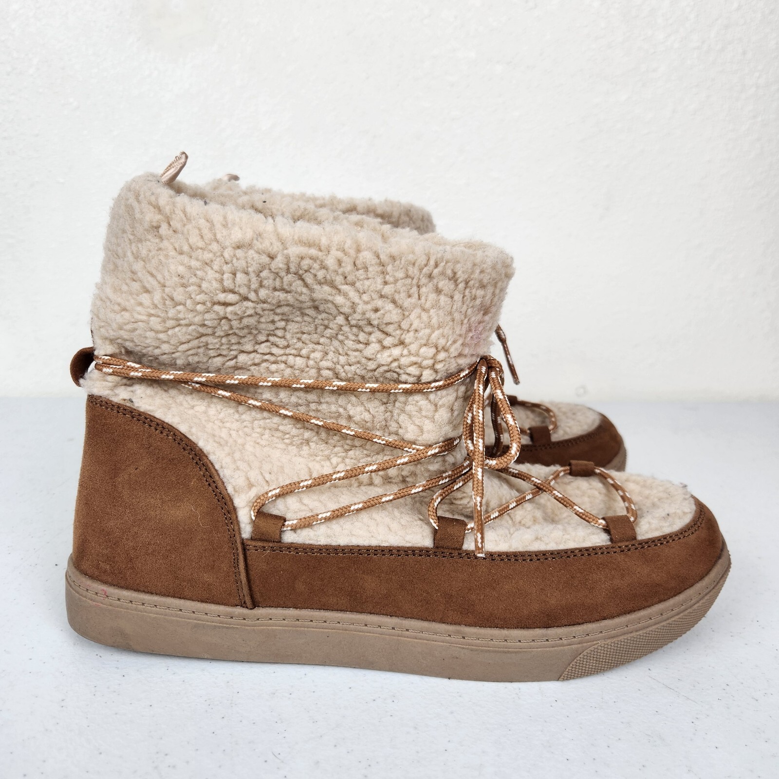 Women's Old Navy Moccasin Boots Faux 