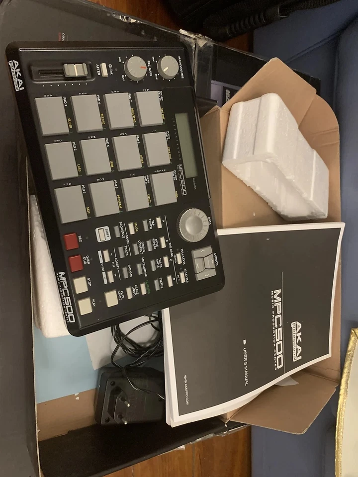 Akai MPC 500 mit 128 RAM Upgrade und 2 GB Speicherkarte - Deutsche Anleitung Top - Bild 4 von 4