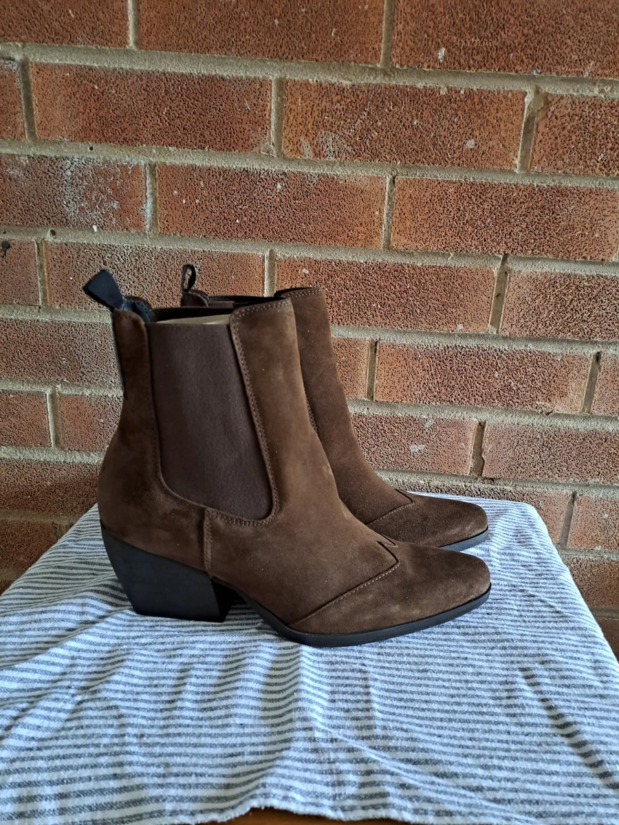 Fly london boots shop size 6