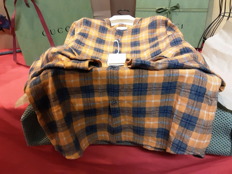  Camisa de vestir con botones de algodón para niños GUCCI talla 12.  NUEVO CON ETIQUETAS'S Foto 3 de 4