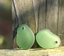 Curved Pendant Beads, Free Form, Shamrock Green w/ Matte Finish, 26x18mm, 2Pcs