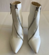 NEW  SZ 9  LONDON RAG WHITE ANKLE ZIP BOOTIES...