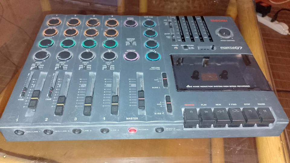 Tascam Porta 07 ministudio cassette multitrack recorder - Imagen 2 de 4