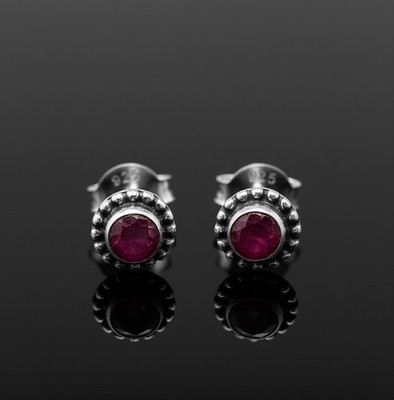 Zierliche 925 Sterling Silber Perlen roter Rubin Edelstein Damen Ohrstecker Schmuck