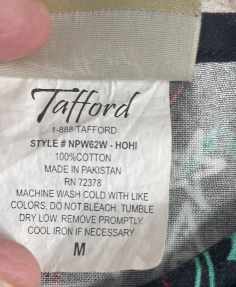 Tafford Scrub Long Sleeve Lab Coat Women’s Size M Pockets Christmas Theme - Image 4 of 4