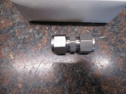 SCATOLA DA 25 SWAGELOK SS-810-6 TUBO COMPRESSIONE ACCIAIO INOX UNIONE 1/2” O.D - Foto 2 di 5
