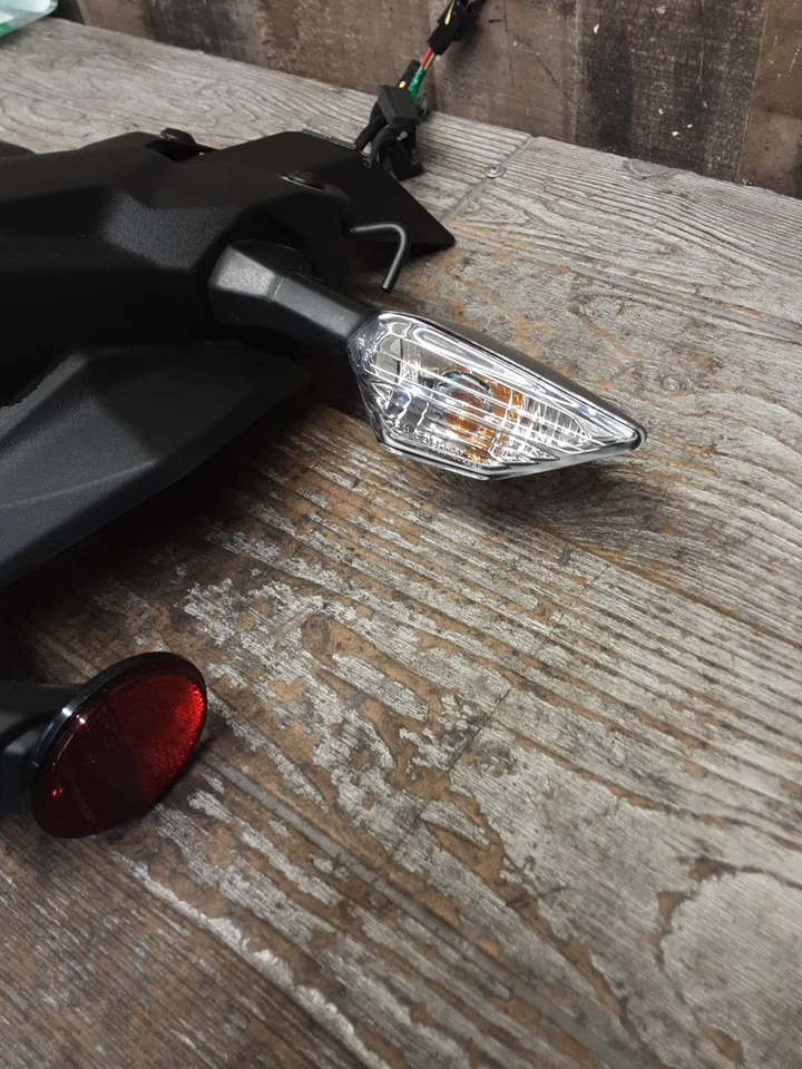 25 24-25 Kawasaki Ninja 500 guardabarros trasero trasero señales de giro BR-698 2025 Foto 3 de 4