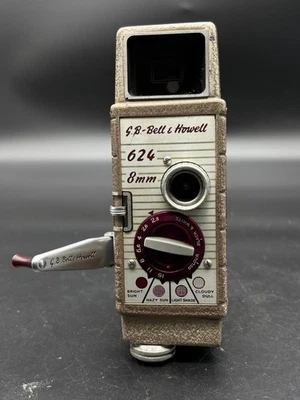 Appareil photo argentique vintage Bell and Howell modèle 624 8 mm - Photo 1/4