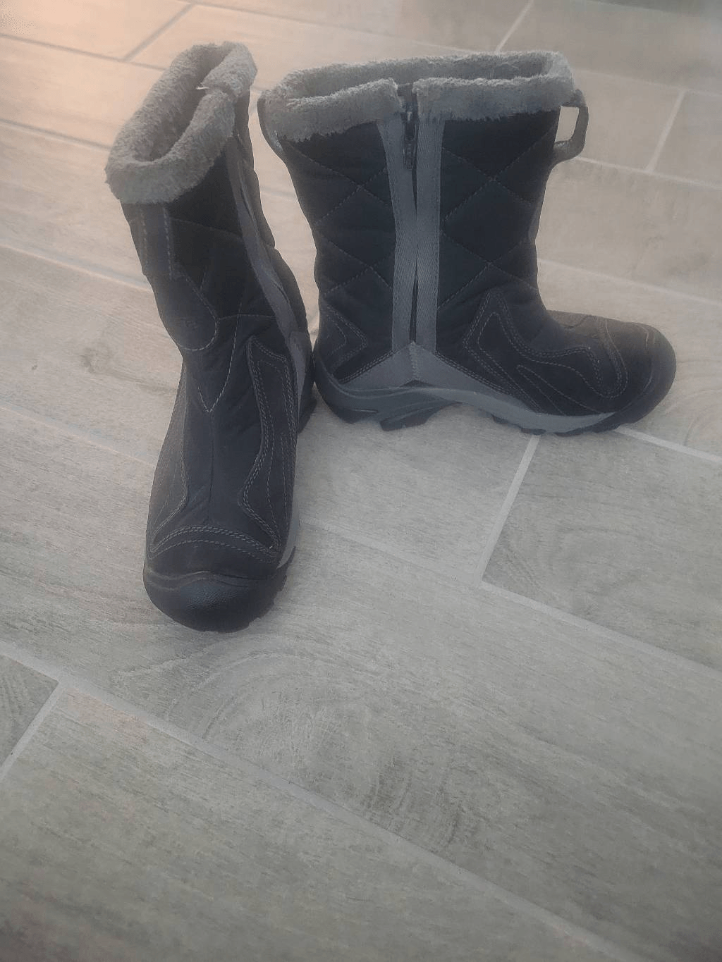 Stivali da neve invernali Keen Betty isolati caldi da donna neri con cerniera taglia 5