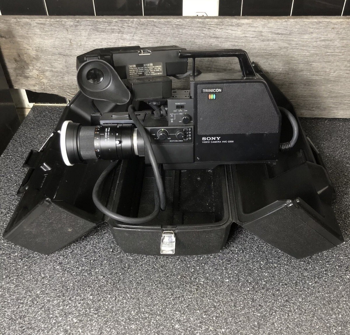 Vintage Sony Trinicon HVC-2200 Color Video Camera Beta II w/ Case