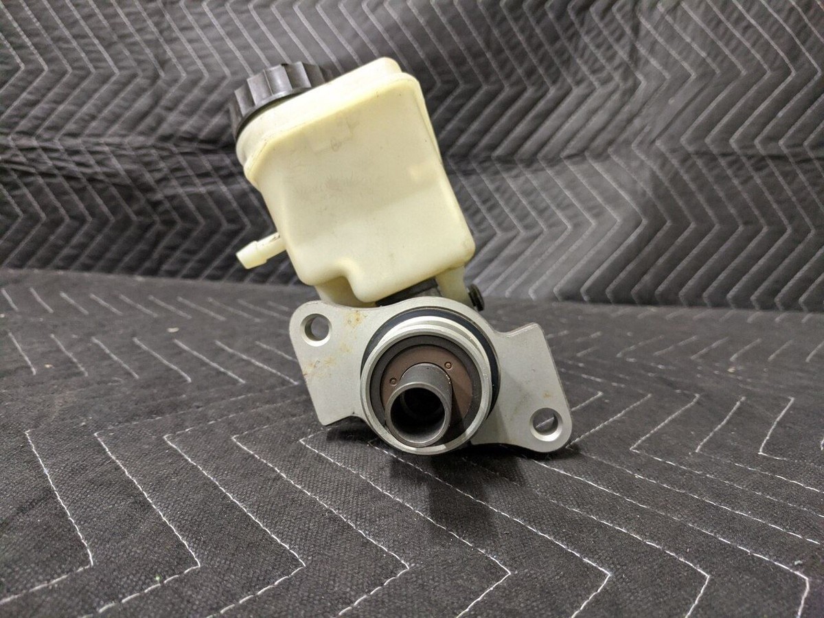 BMW E46 3-Series Brake Master Cylinder ATE 03.3508-8445.1 BMW E46 3-Series Brake Master Cylinder ATE 03.3508-8445.1