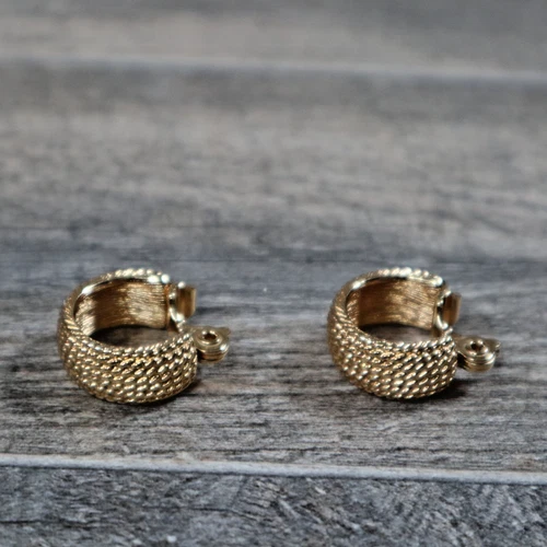 VTG Monet Clip On Earrings Gold Tone Rope Textured Hoop Fashion Costume Jewelry