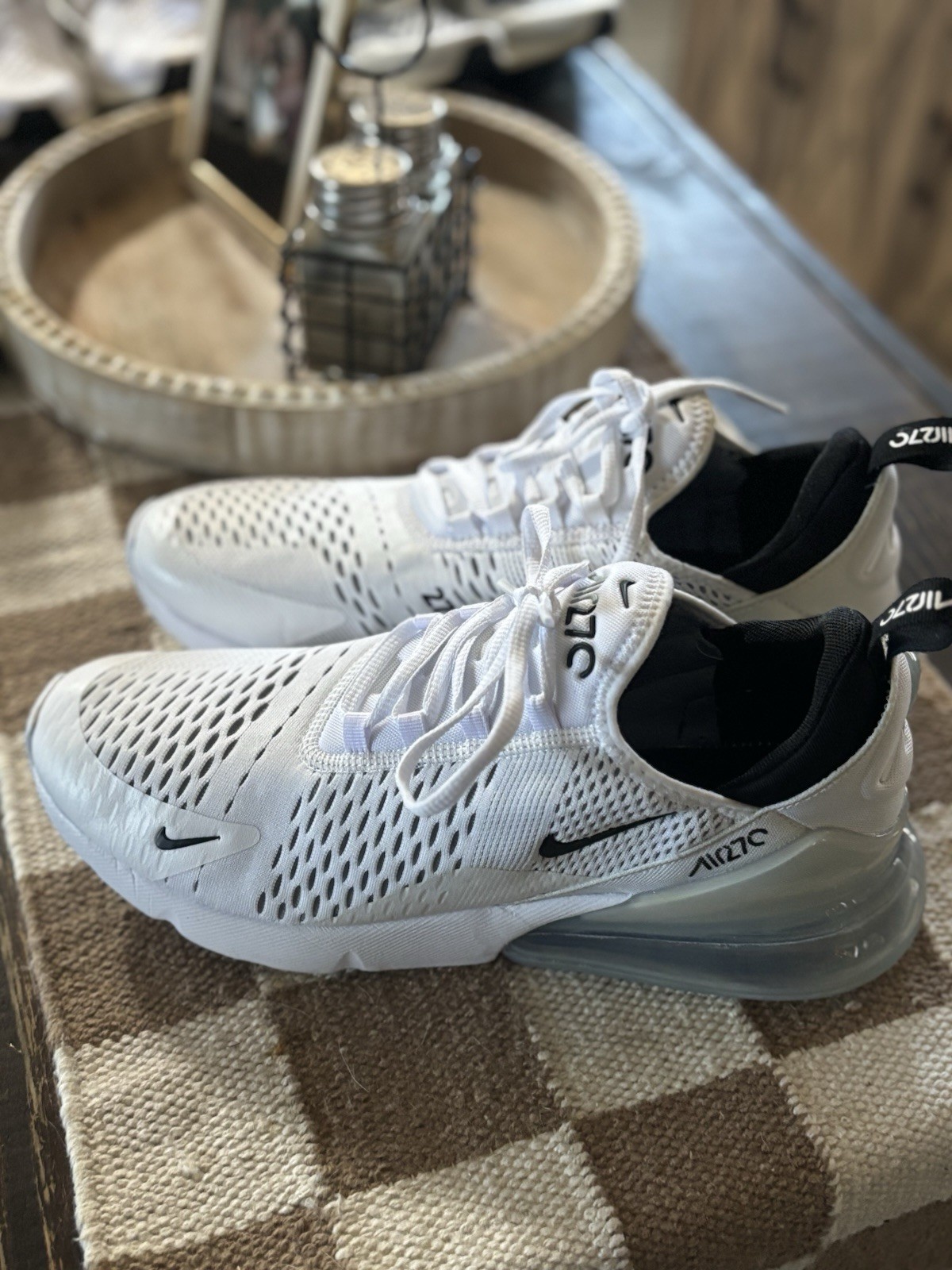 White Mens Airmax 270s Size 10 Running Shoes Athletic Sneakers