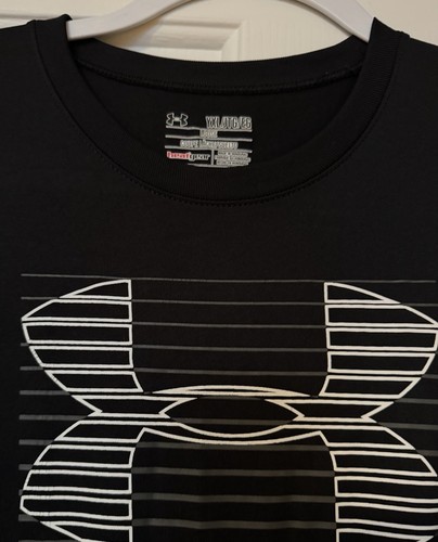 Under Armour Loose Heatgear Lightweight Long Sleeve Size YXL (Youth) Black EUC - Picture 3 of 3