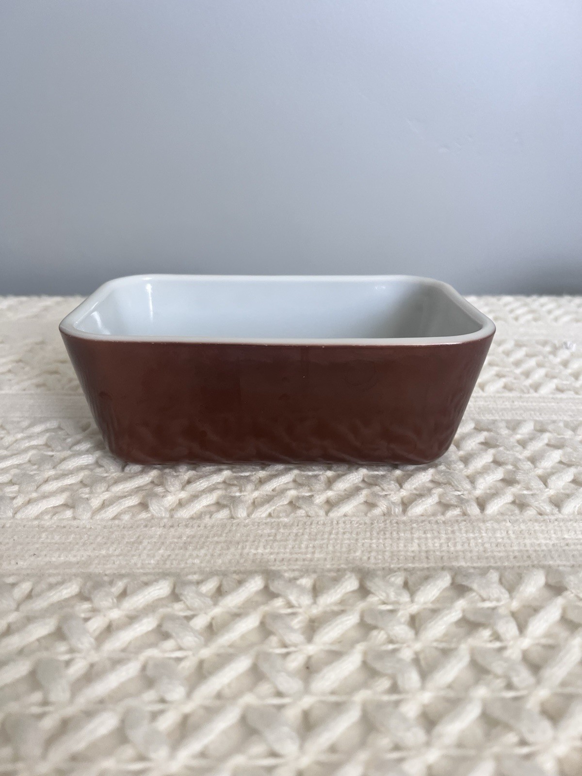 Vintage Pyrex Brown Refrigerator Dish 502 No Lid 1-1/2 Pint Capacity