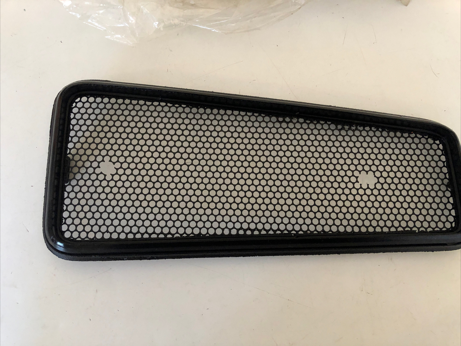 GENUINE VOLVO AIR INTAKE GRILLE LEFT SIDE DRIVERS SIDE 20435580 