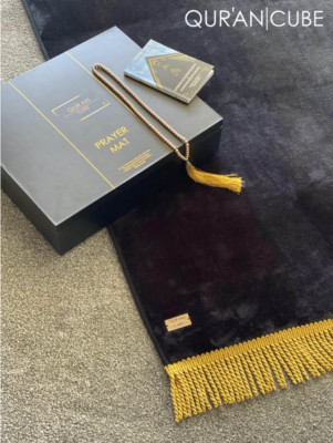Koran Würfel superweicher Gebetsteppich Set - enthält Dua Buch & Tasbeeh (schwarz)